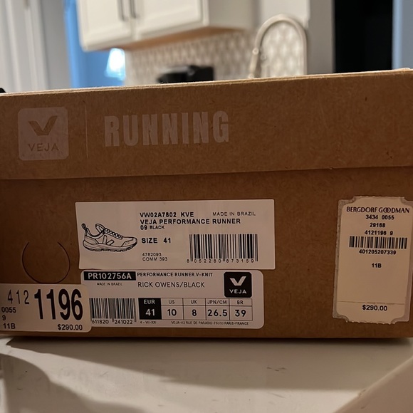 Ladies Veja Performance Runner/Rick Owens size 10. Bergdorf Goodman, Retail $290 - Picture 3 of 3